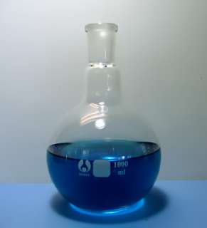 Offered here is a 1000 mL short neck flat bottom boiling flask. This 