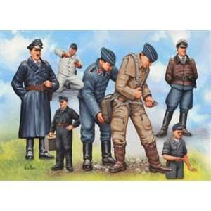   Revell 148 Pilots & Ground Crew German Air Force WWII Toys & Games