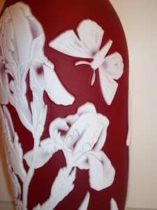   KELSEY BOMKAMP Sandcarved Cameo RUBY RED WHITE IRIS VASE LE #77  