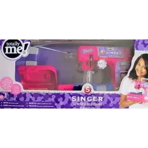  Totally Me Child Size Singer Sewing Machine w Accessories 