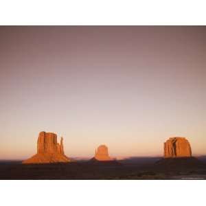  Monument Valley Navajo Tribal Park, Utah Arizona Border 