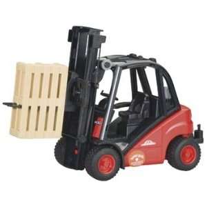   Bruder Toys   1/16 Linde H30D Fork Lift w/Pallet (Toys) Toys & Games