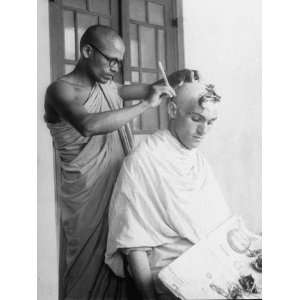 Temple Priest Shaving Jinalokas Head in Ordination 