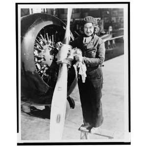  Laura Ingalls, airplane female pilot of the 1930s.
