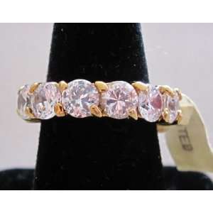   RING Band with Round Brilliant Cubic Zirconia Stones Size 7 Gold Tone