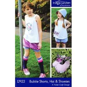  Bubble shorts, hat & shoesies pattern for infants 