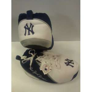   New York Yankees Mens LARGE (11 12) Sneaker Slippers 