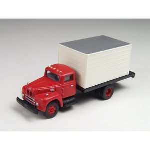    HO Die Cast IH R 190 Delivery Van Red Cab/White Toys & Games