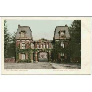   Entrance, Vassar College, Poughkeepsie, N.Y 1903 1904