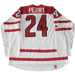   Pond Team Canada Corey Perry Autographed Jersey