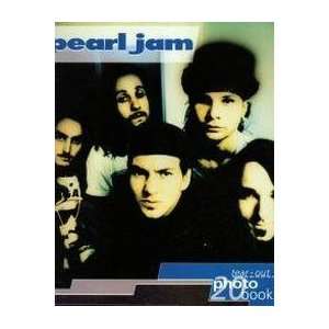  Pearl Jam ; Tear Out Photo Book (9781870049788) Books Oliver Books