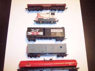 VINTAGE HO SCALE MODEL TRAIN JUNK LOT FOR REPAIR AND PARTS  