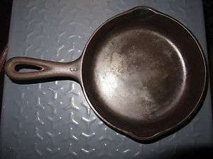 Vintage Wagner Ware Sidney #3 small cast iron skillet  
