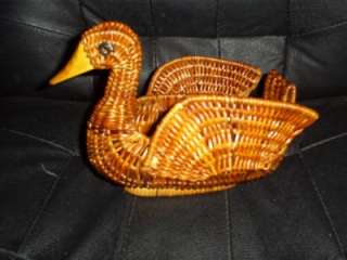 This Auction is for 1 Avon Wicker Menagerie Duck in very good 