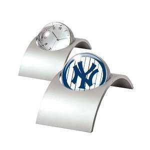  New York Yankees Spinning Desk Clock