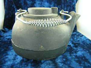 Cast Iron TeaPot with Bale handle  
