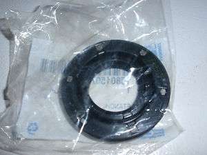NEW in PKG   FRONT WHEEL DRIVE SEAL   GM # 15801507  