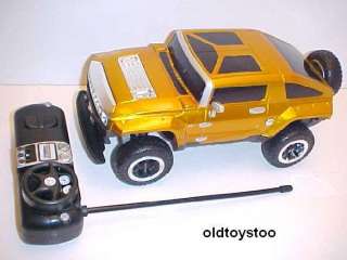 GOLD HUMMER BATTERY OPERATED RADIO CONTROLLED 11 INCH MAISTO  