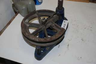 For sale is a Handy Pipe Tubing Bender for 1 inch OD tubing. No 