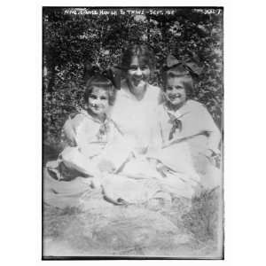  Photo (M) Mme. Louise Homer and twins    9/15