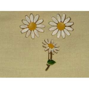   NY   Flower Power Enamel Daisy Screw Back Earrings & Brooch Pin Set