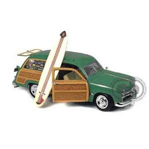  1949 Ford Woody w/Surf Boards 1/18 Green Toys & Games